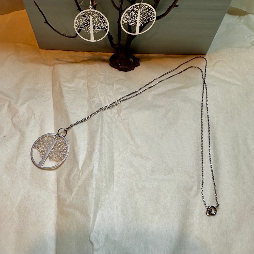 Elegant Silver Tree Pendant Necklace